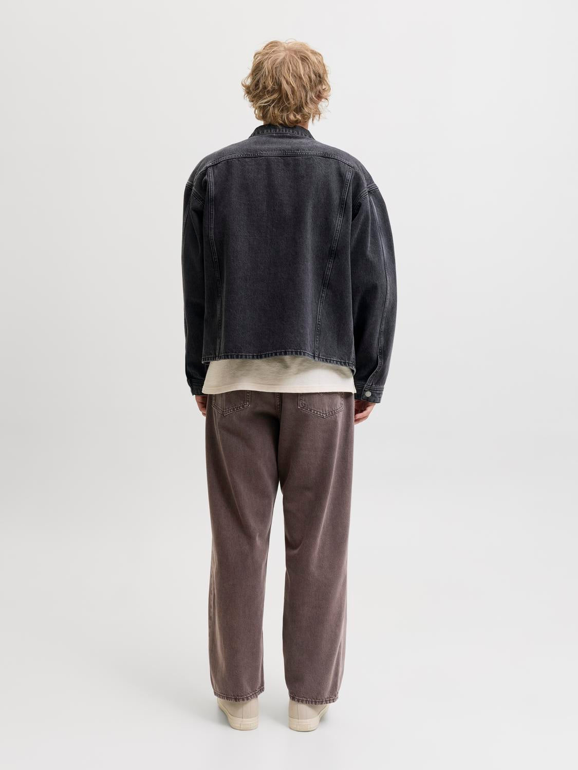 model_shot-back
